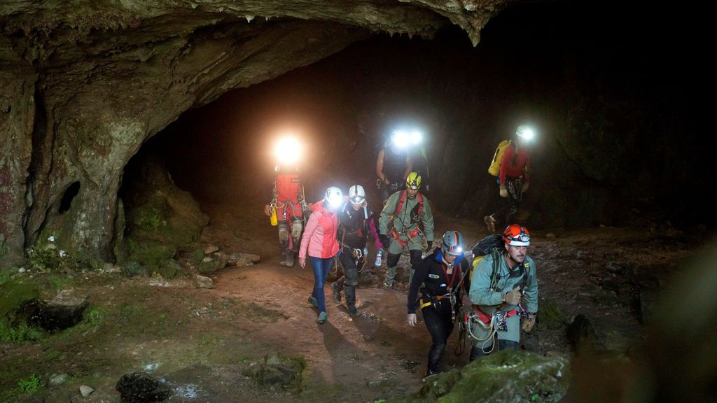 Localizadas en buen estado las tres espeleólogas desaparecidas en la cueva cántabra de Coventosa