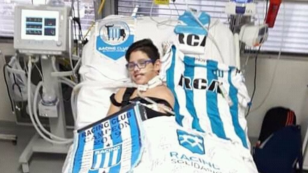 Enzo, el niño de 11 años tetrapléjico arropado por el club argentino Racing tras la muerte de sus padres Enzo, el niño de 11 años tetrapléjico arropado por el club argentino Racing tras la muerte de sus padres