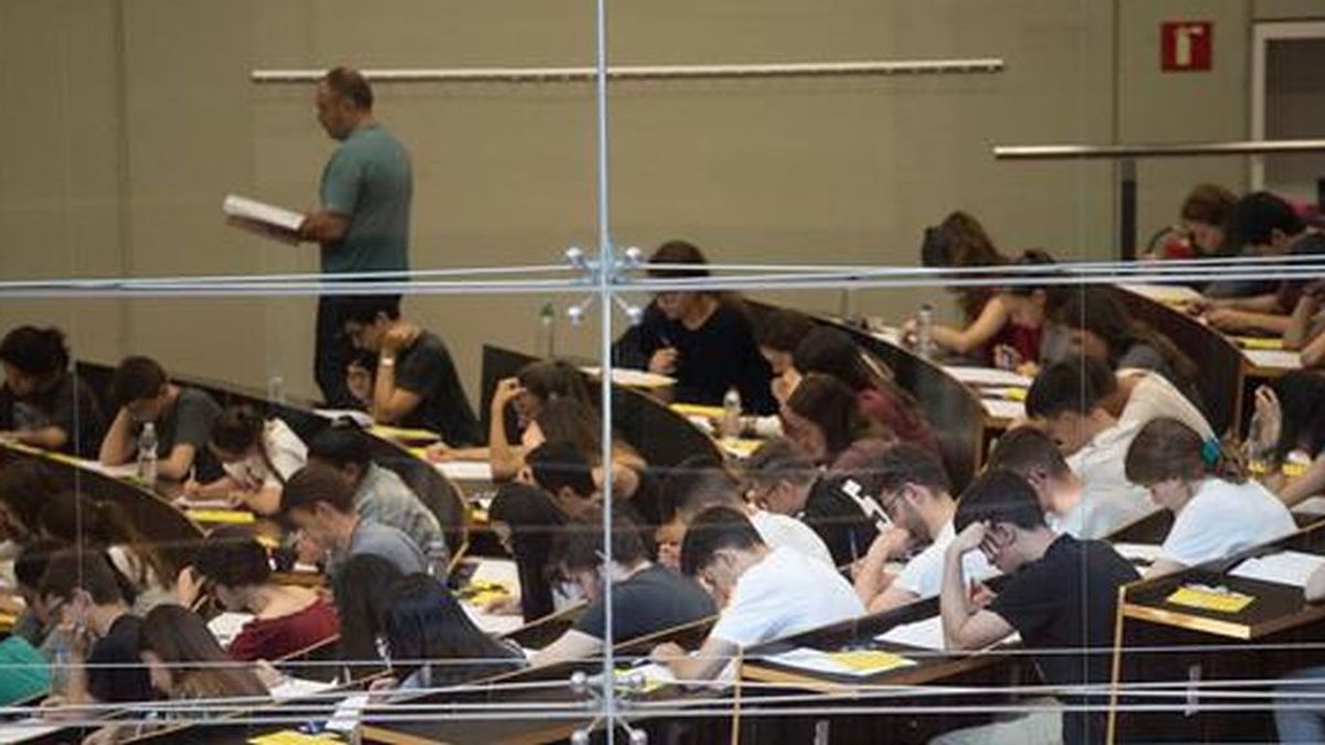 Una cuarta parte de los profesores universitarios trabajan a tiempo parcial y cobran 400 euros Una cuarta parte de los profesores universitarios trabajan a tiempo parcial y cobran 400 euros