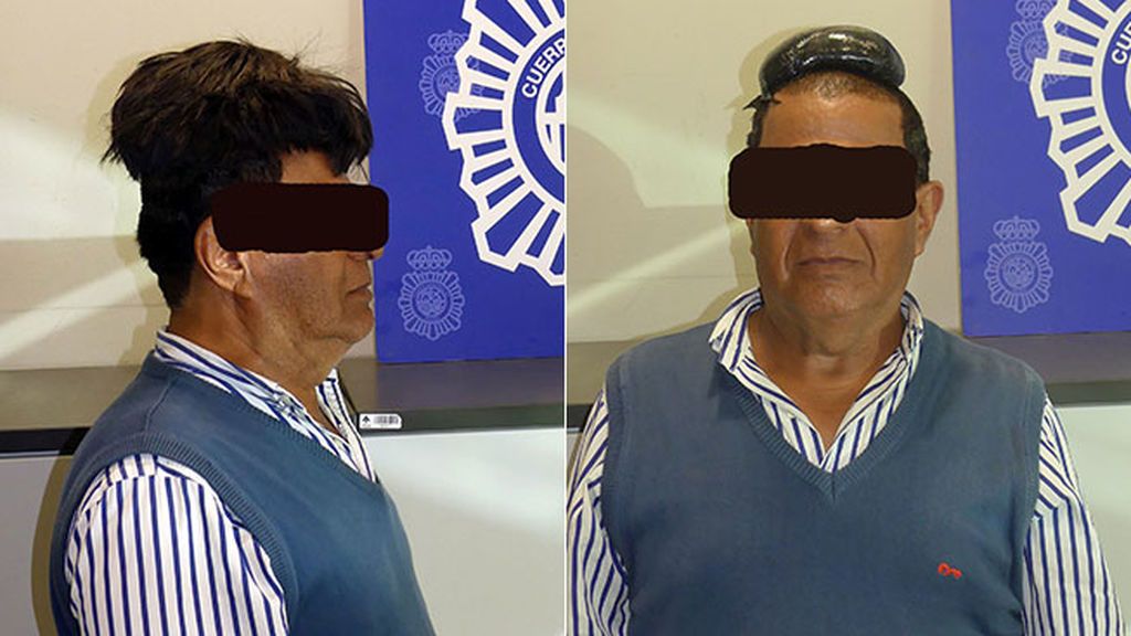 La policía detiene en el aeropuerto de Barcelona a un 'mulero' con medio kilo de coca oculto bajo un peluquín La policía detiene en el aeropuerto de Barcelona a un 'mulero' con medio kilo de coca oculto bajo un peluquín