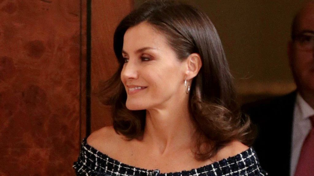 La reina de las rebajas: el vestido de 'tweed' que Letizia ha conseguido por menos de 20 euros