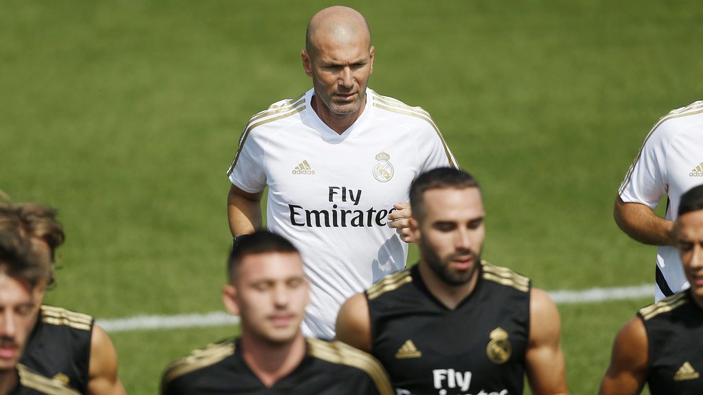 Zidane vuelve a ponerse al frente de los entrenamientos del Real Madrid tras la muerte de su hermano