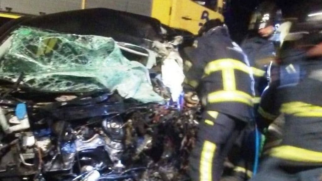 Un muerto y 5 heridos en un accidente múltiple en Gijón provocado por un vehículo en sentido contrario