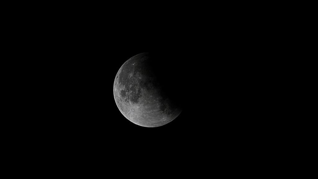 El eclipse lunar parcial, visible desde medio mundo