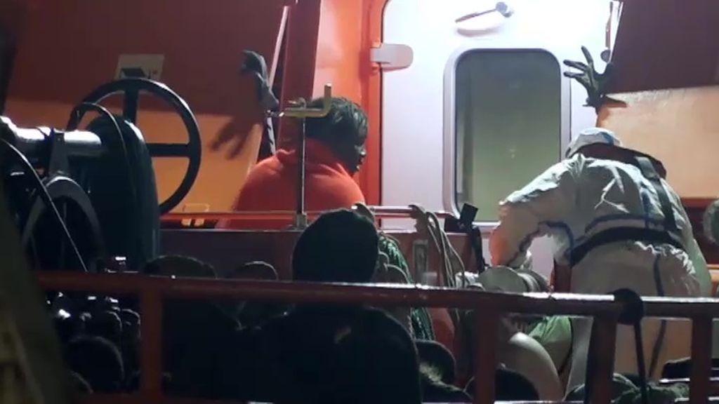 Rescatadas en Almería otras 71 personas que trataban de llegar a España en una patera