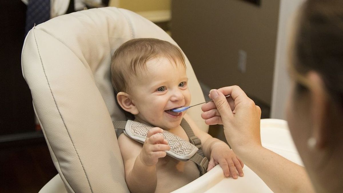 La OCU recomienda no abusar de los tarritos de comidas para bebés menores de diez meses