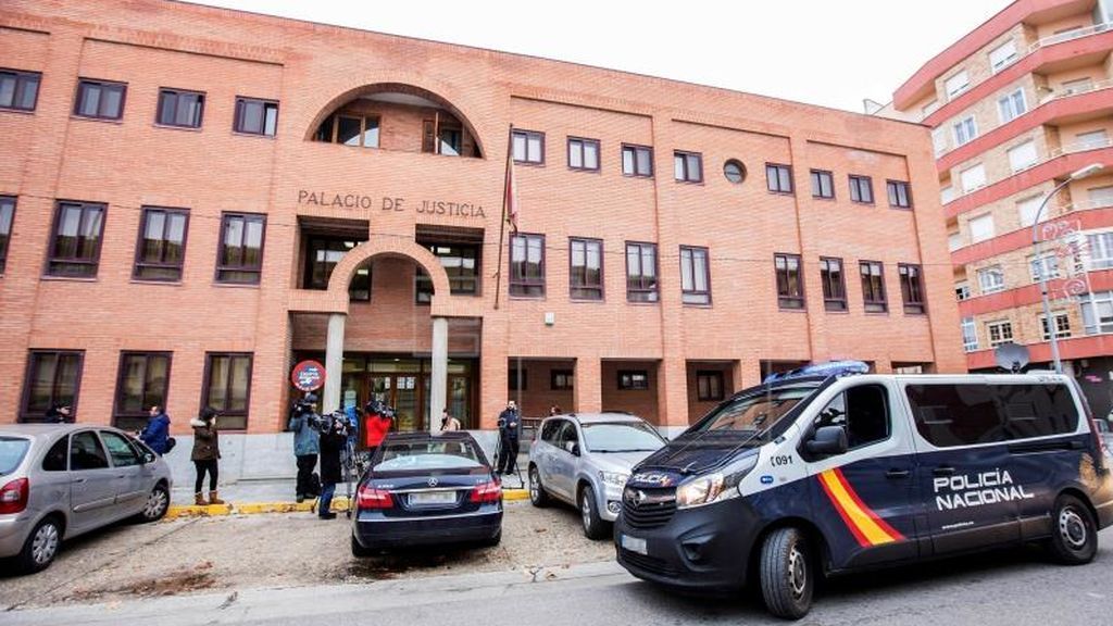 El Fiscal pide penas de 40 años a los jugadores de La Arandina por agresión sexual a una menor El Fiscal pide penas de 40 años a los jugadores de La Arandina por agresión sexual a una menor