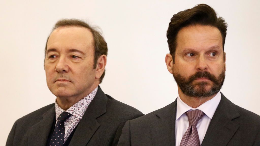 La Fiscalía de Estados Unidos retira los cargos penales por agresión sexual contra Kevin Spacey al negarse a testificar el demandante La Fiscalía de Estados Unidos retira los cargos penales por agresión sexual contra Kevin Spacey al negarse a testificar el demandante