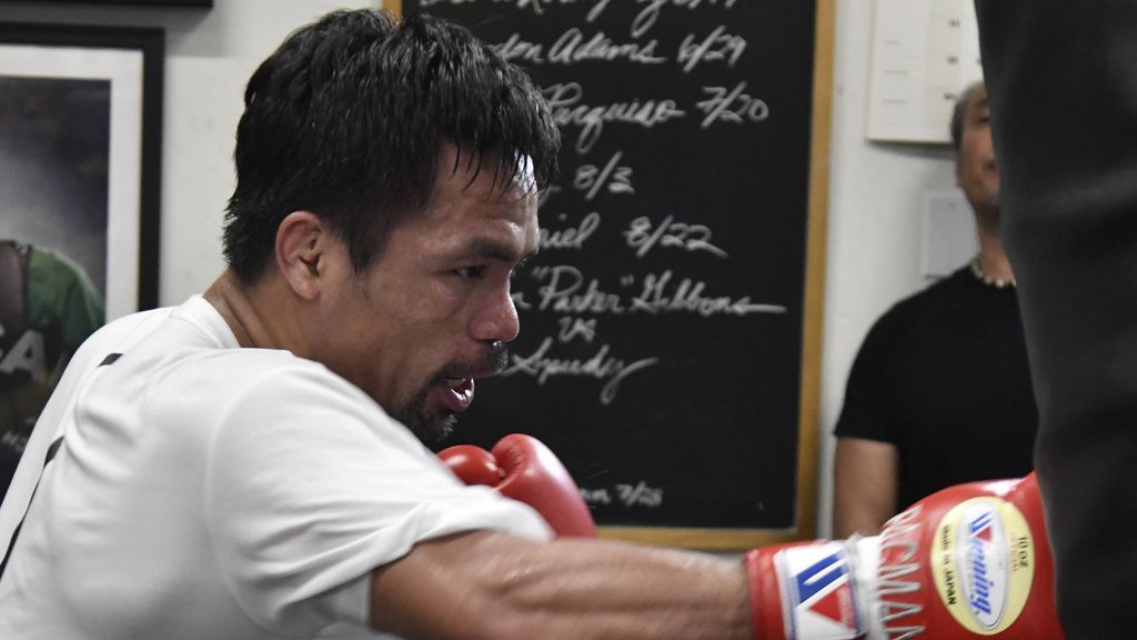 El entrenamiento de Pacquiao para boxear a los 40 años: 14 km corriendo, 2.500 abdominales, cuatro horas de baloncesto y gimnasio El entrenamiento de Pacquiao para boxear a los 40 años: 14 km corriendo, 2.500 abdominales, cuatro horas de baloncesto y gimnasio