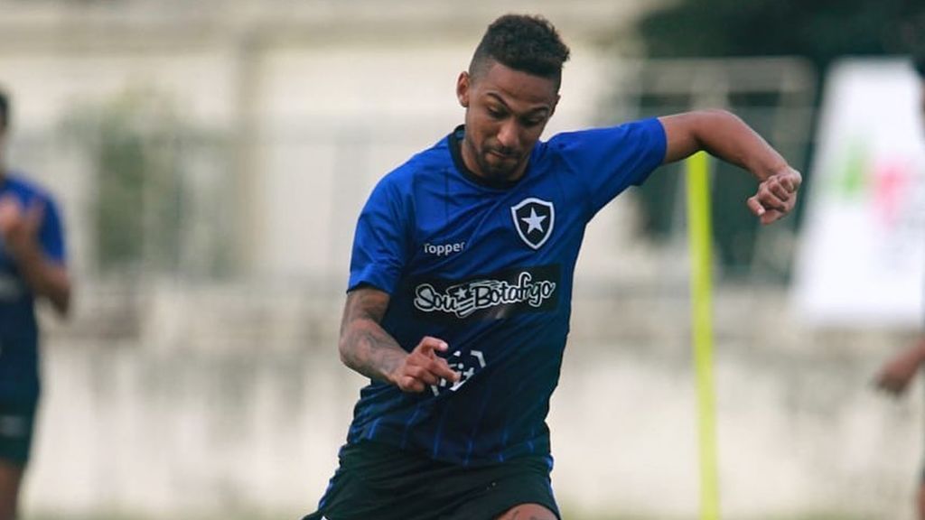 Un jugador brasileño sufre dos infartos entrenando y casi pierde la vida