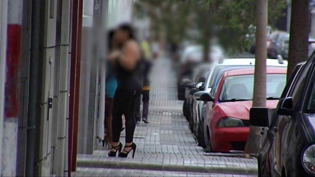 La cara 'B' de las islas afortunadas: 'okupas' y prostitución atemoriza a vecinos de Gran Canaria