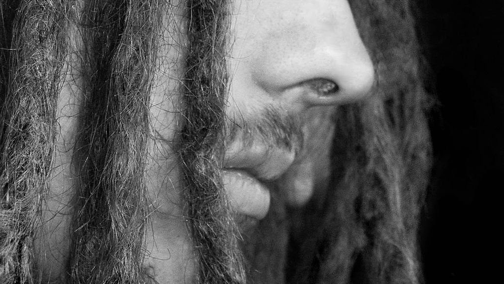 Un hombre lleva más de 40 años sin lavarse el pelo porque asegura que Dios se lo ha dicho Un hombre lleva más de 40 años sin lavarse el pelo porque asegura que Dios se lo ha dicho