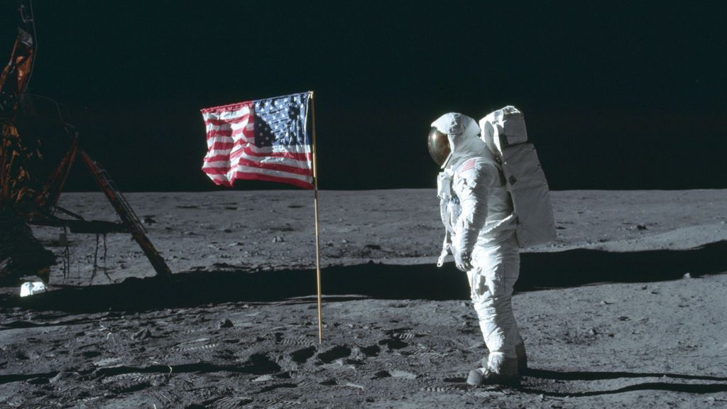Sotheby´s saca a subasta las cintas de la llegada a la luna que en su día compró un becario de la NASA Sotheby´s saca a subasta las cintas de la llegada a la luna que en su día compró un becario de la NASA