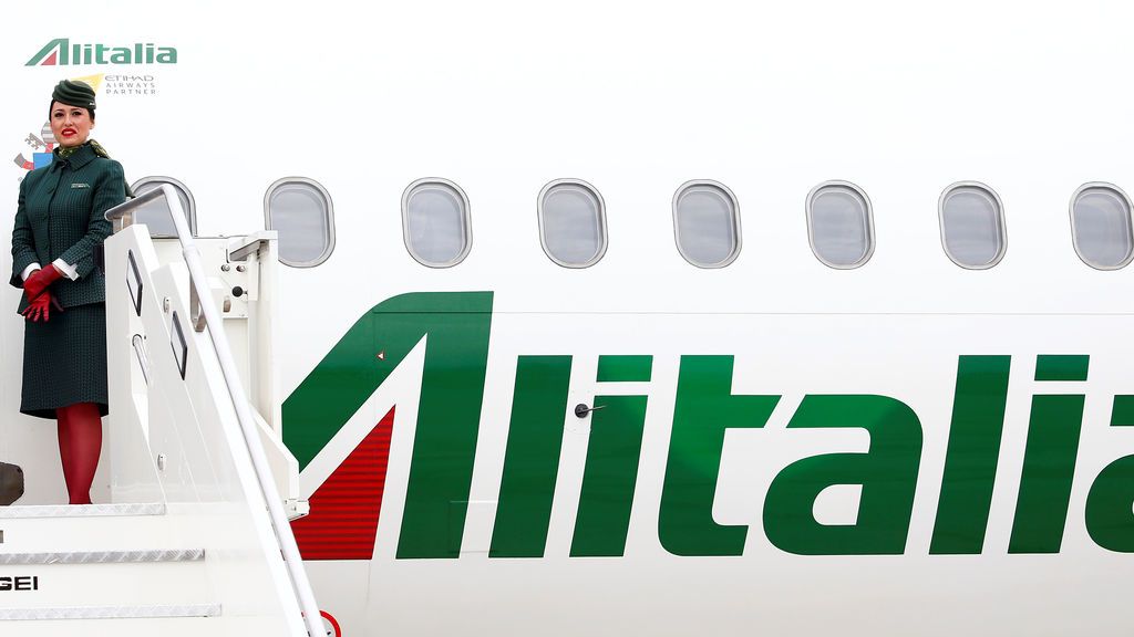 Alitalia busca una solución italiana para salvar una compañía que le ha 'costado' 140 millones a cada italiano