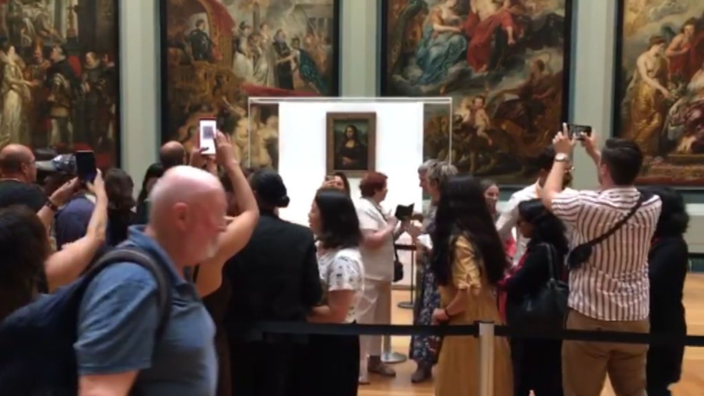 El traslado de la Gioconda sume al Louvre en el caos