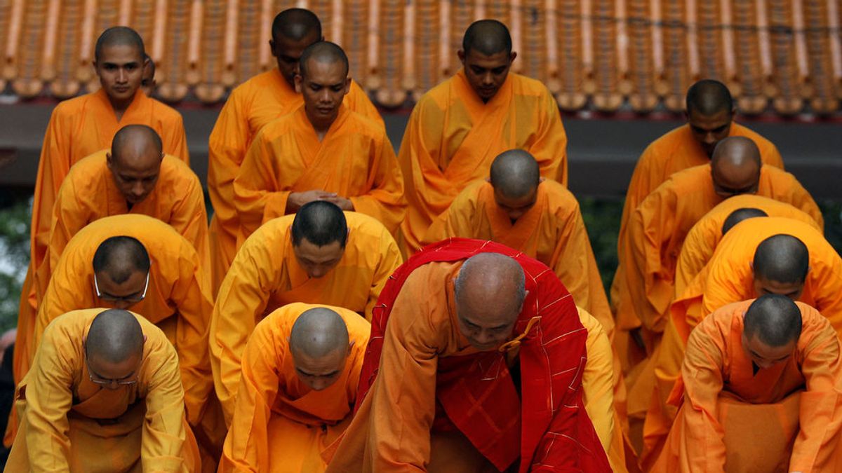 Dos monjes queman vivo al abad de su templo en Tailandia