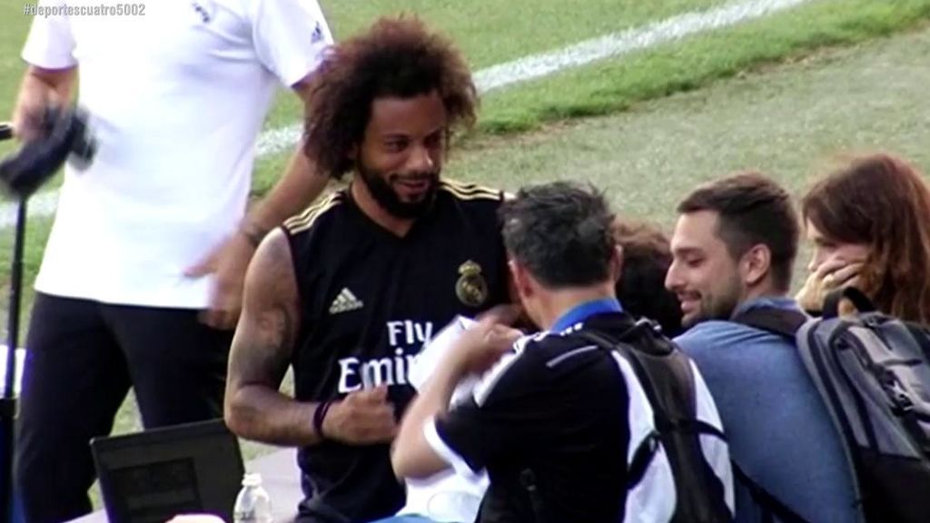 El vacile de Marcelo a un aficionado que se acercó para que le firmara un autógrafo