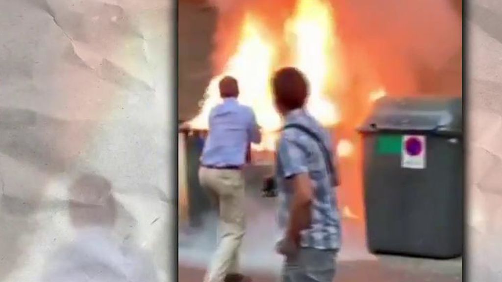 Ortega Smith apaga el fuego de un contenedor frente a la sede de VOX