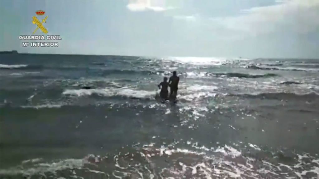 Rescatan a una turista británica a punto de ahogarse en Torrevieja