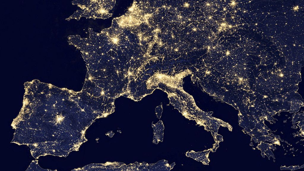 Imagen de la NASA de la luz durante la noche en Europa