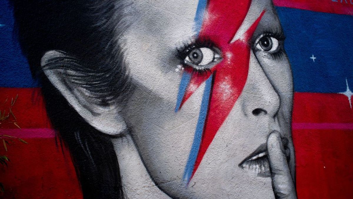 'Space Oddity' cumple 50: la mítica canción de Bowie que acabó convertida en una balada italiana cursi
