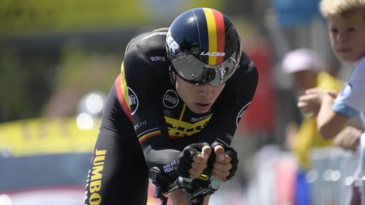 La espeluznante caída de Wout Van Aert tras engancharse la cabeza con una valla en el Tour de Francia