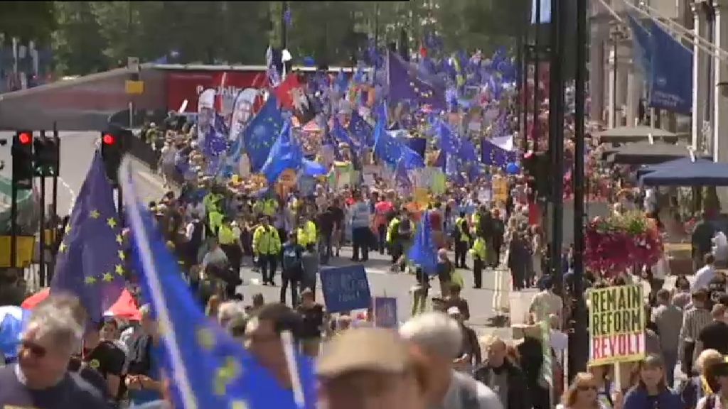 Miles de europeístas se manifiestan en Londres contra el Brexit