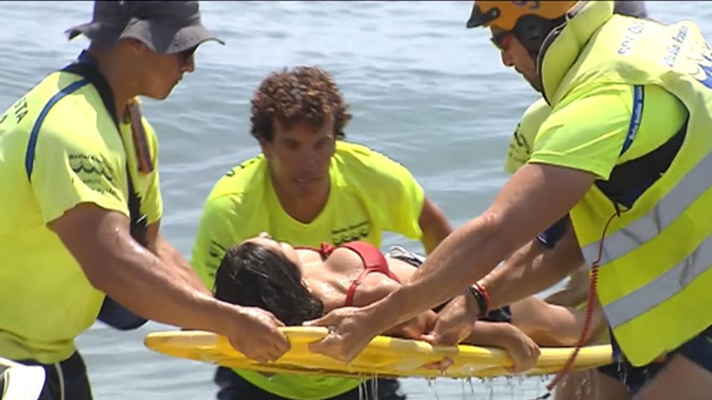Se imparten clases en la playa de Málaga para evitar ahogamientos, atragantamientos o infartos