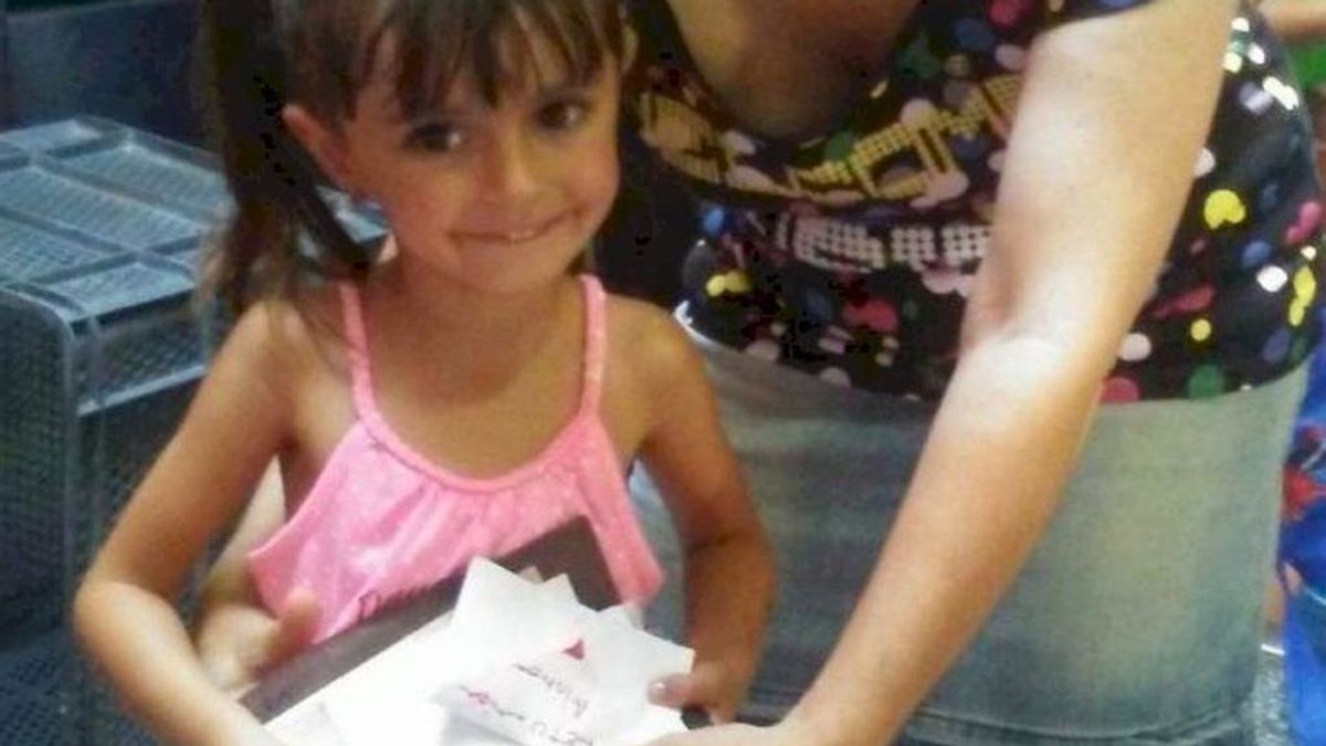 Una niña de cuatro años dona el dinero de su cumpleaños a afectados por cáncer