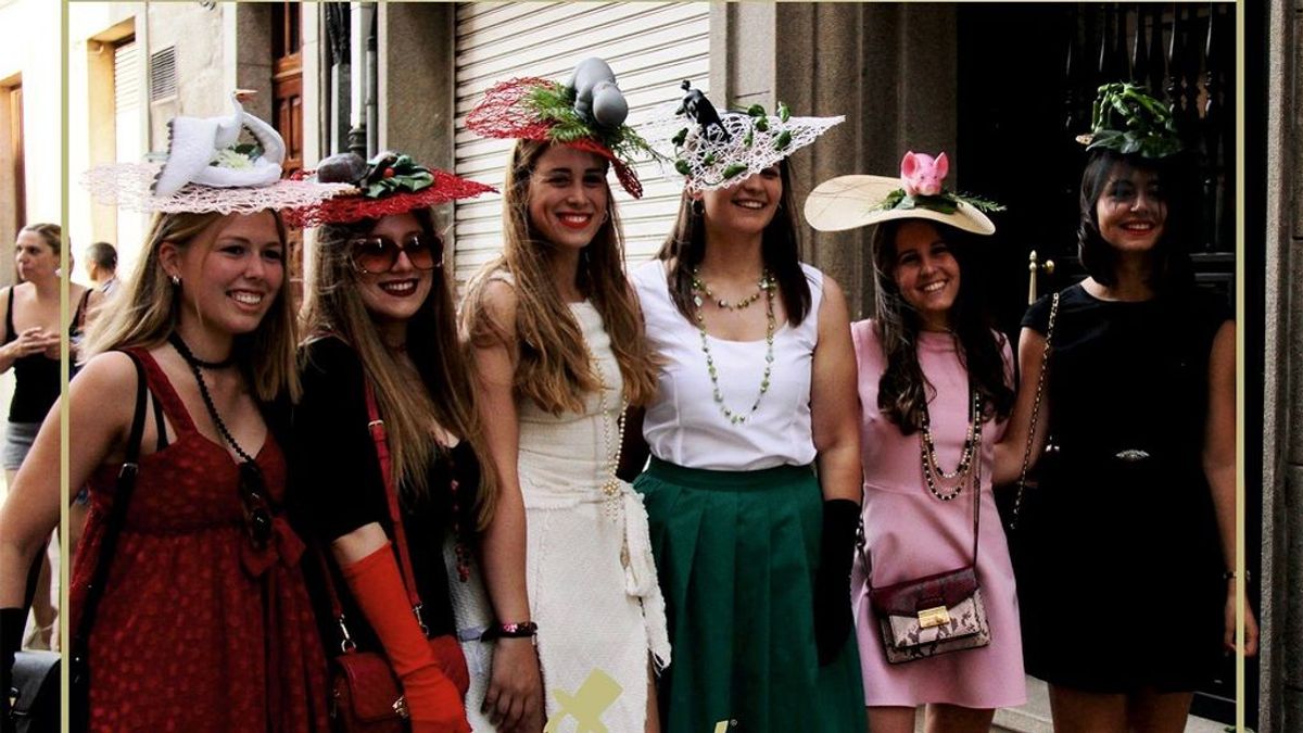Una carrera de burros y Asnot: así se parodia en un pueblo gallego a la jet set británica de Ascot Una carrera de burros y Asnot: así se parodia en un pueblo gallego a la jet set británica de Ascot