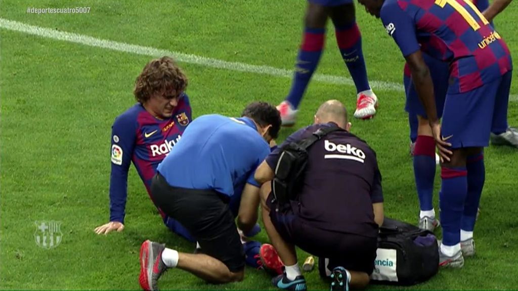El debut de Griezmann en el Barcelona con susto: Casi se lesiona la rodilla contra el Chelsea