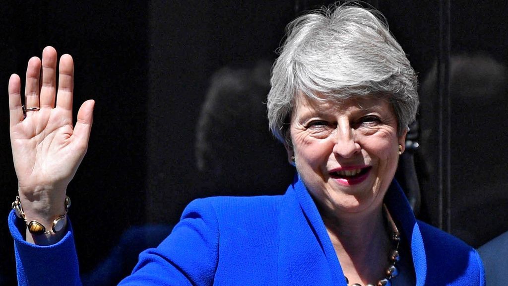 Theresa May dice adiós entre ovaciones y un "No creo", al grito de ¡Frenad el Brexit!