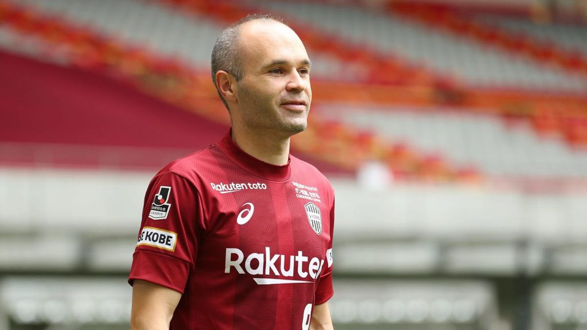 El emocionante reencuentro de Iniesta con sus antiguos compañeros del Barça: abrazos, saludos y muchas fotos El emocionante reencuentro de Iniesta con sus antiguos compañeros del Barça: abrazos, saludos y muchas fotos