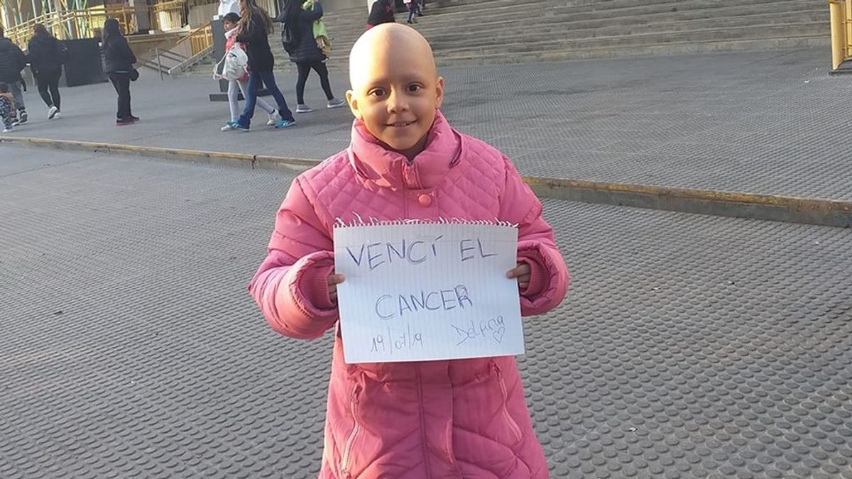 La lucha de una pequeña de ocho años: vence al cáncer tras 52 sesiones de quimioterapia