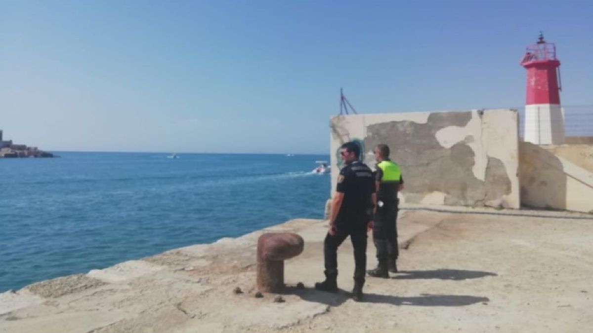 La Policía Local vigila el antiguo faro de Torrevieja La Policía Local vigila el antiguo faro de Torrevieja