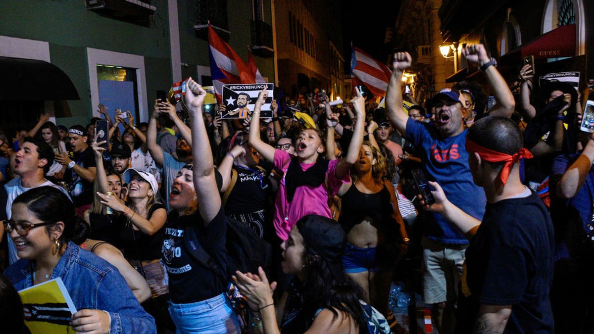 Dimite el gobernador de Puerto Rico por los escándalos de corrupción y de mensajes de wasapp Dimite el gobernador de Puerto Rico por los escándalos de corrupción y de mensajes de wasapp