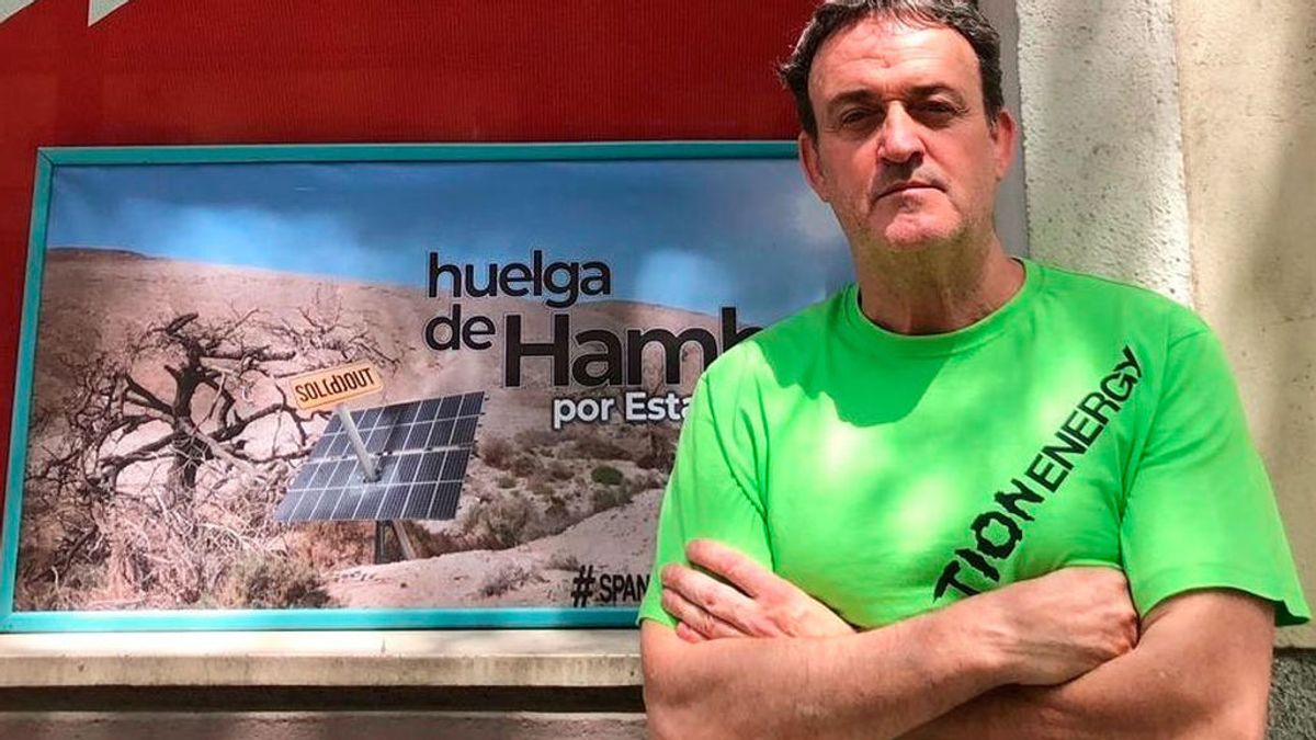 Un actor de 'Compañeros' lleva 9 días en huelga de hambre frente a la sede del PSOE Un actor de 'Compañeros' lleva 9 días en huelga de hambre frente a la sede del PSOE