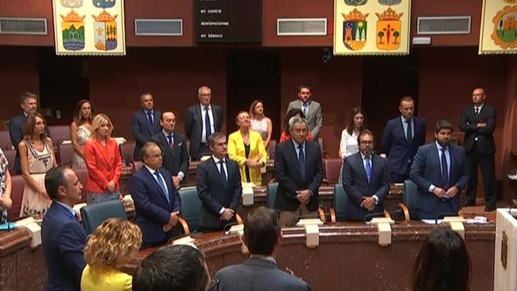 Minuto silencio por el parricidio de Beniel en la Asamblea Regional de Murcia