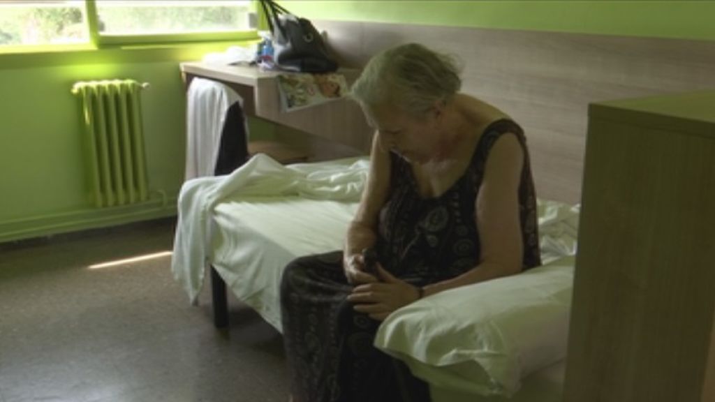 Desahucian a una mujer de 90 años y con problemas de movilidad en Barcelona