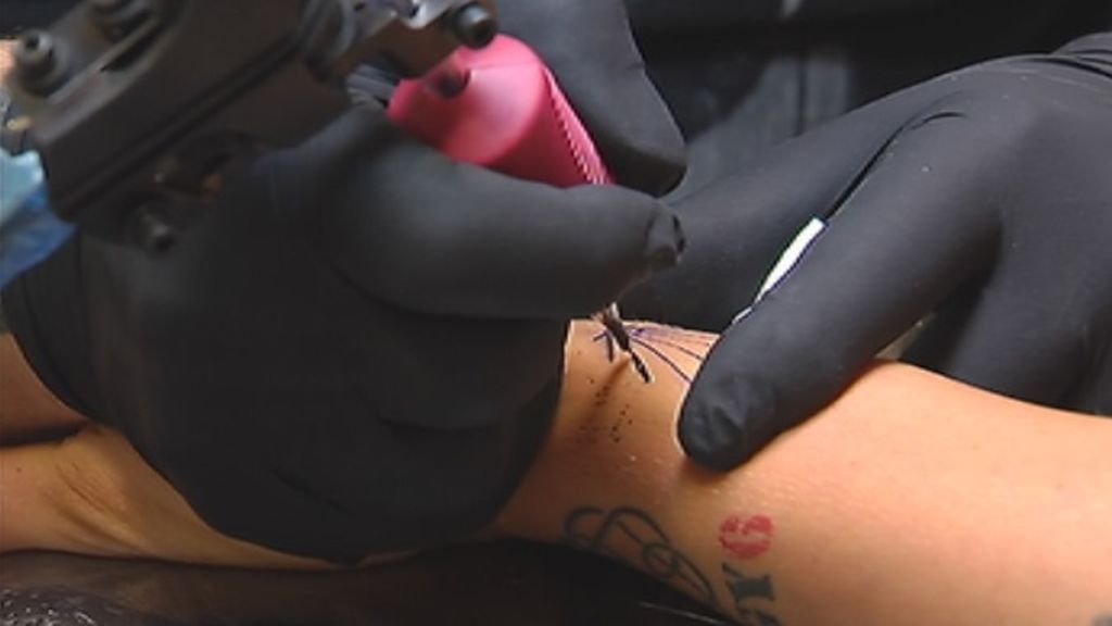 Los peregrinos del Camino de Santiago se graban con tinta su inolvidable aventura