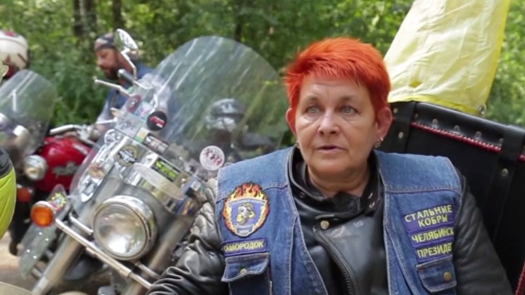 Las vidas moteras de una jubilada rusa y sus compañeras de club
