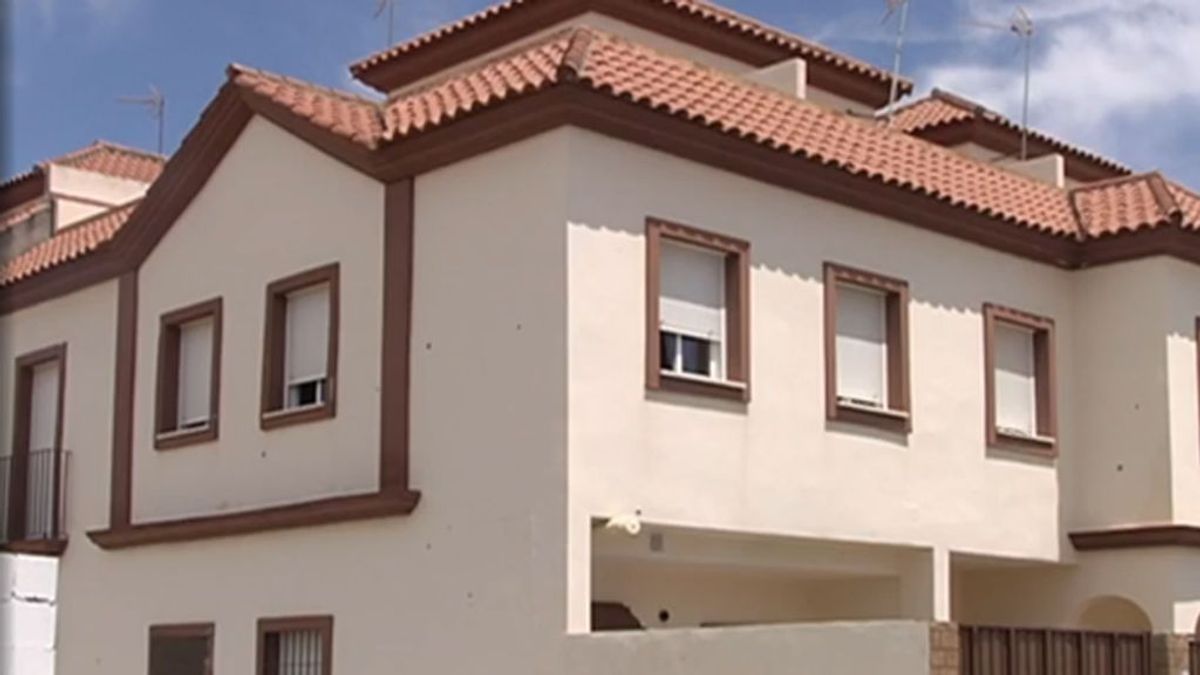 Un exlegionario, en busca y captura tras llevarse a dos de sus tres hijos tras disparar contra la vivienda de su exmujer