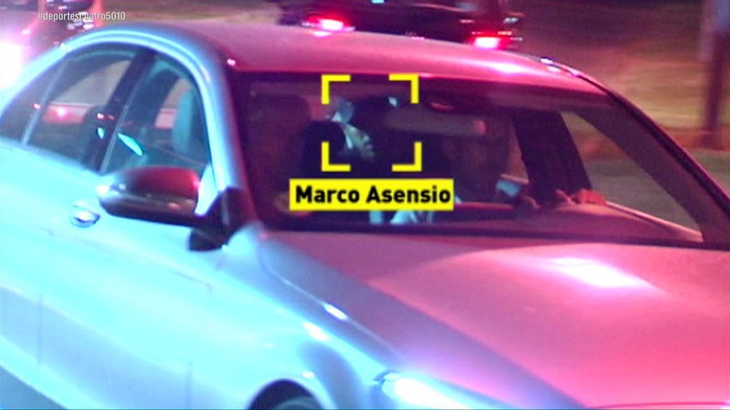Asensio ya se encuentra en Madrid tras su lesión: pierna en alto y acompañado por su padre, su hermano y el médico