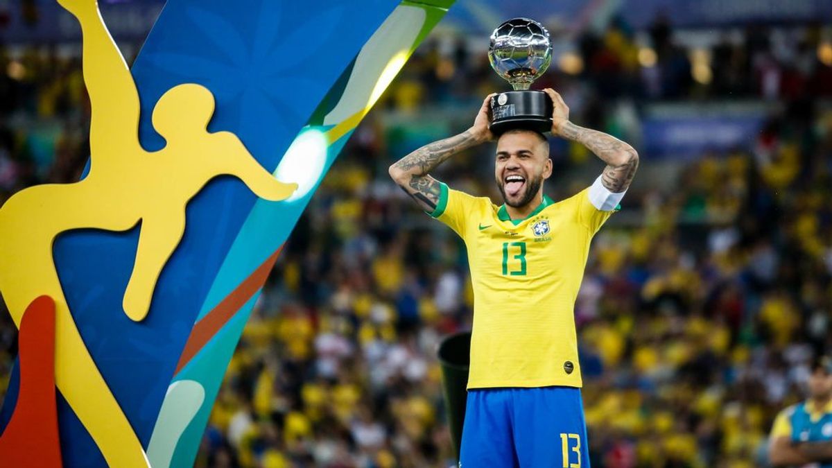 Dani Alves, futbolista con más títulos de la historia, busca equipo: "¿Dónde pongo el currículum?" Dani Alves, futbolista con más títulos de la historia, busca equipo: "¿Dónde pongo el currículum?"