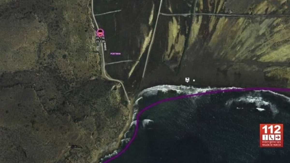 Rescatan en buen estado a los dos pescadores bloqueados en unos acantilados de Murcia