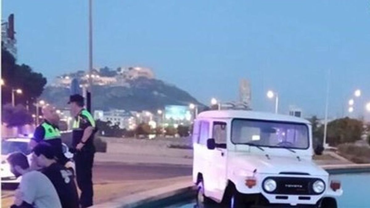 Detenido un joven que triplicaba la tasa de alcoholemia y ha metido su coche en una fuente de Alicante
