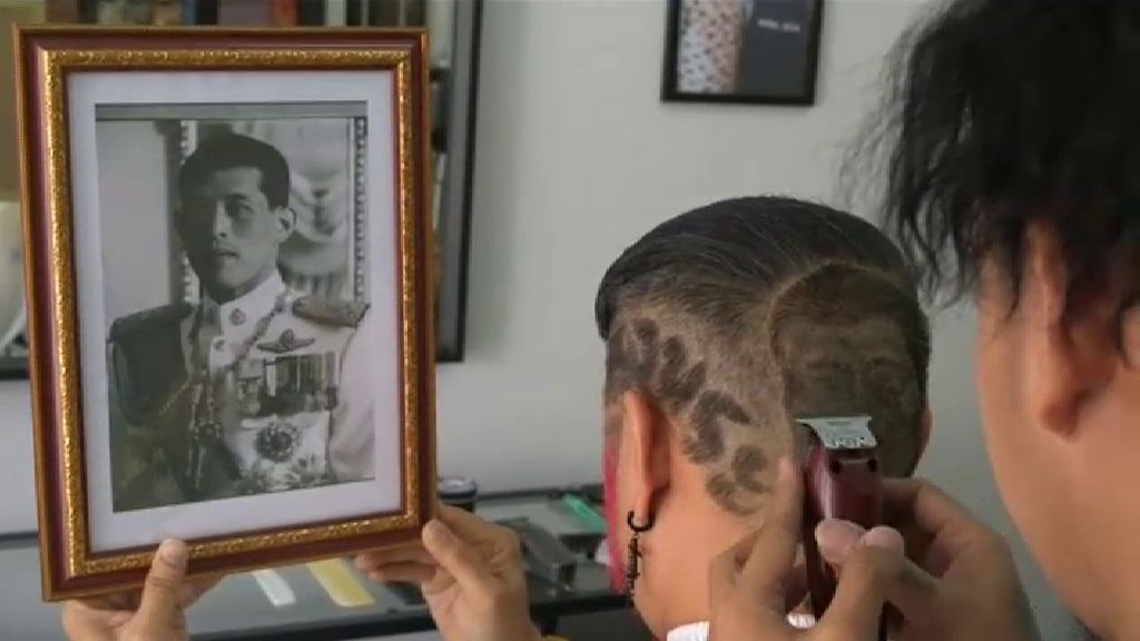 Locura por el rey de Tailandia: la pasión por el monarca llega a las peluquerías