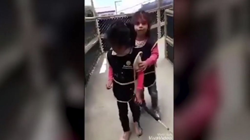 Valentina y Mía, las dos niñas invidentes que han dado una lección de amistad y solidaridad al mundo