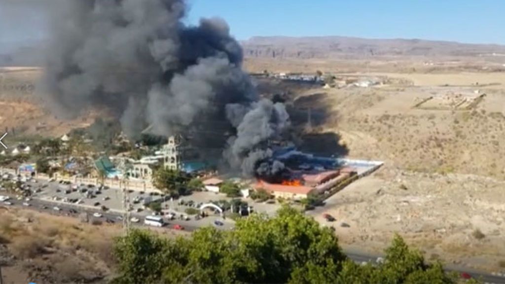 Desalojan el Aqualand de Maspalomas por un incendio que ponía en riesgo el lugar