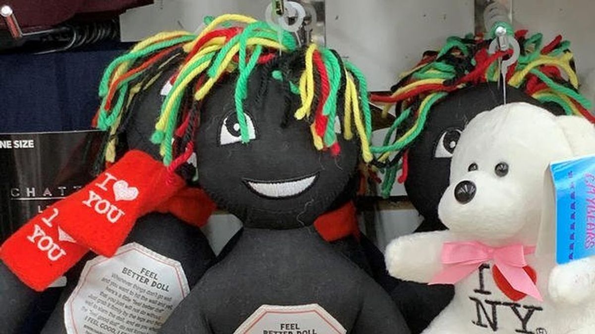 Retiran una muñeca de raza negra en una tienda de Nueva Jersey que instruye a "golpearla contra la pared"